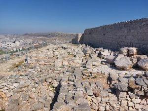 The site of the biblical ‘Twelve Stones’ next to the Hellenistic western precinct wall, Mount Gerizim . ( Photo by M. van den Berg )