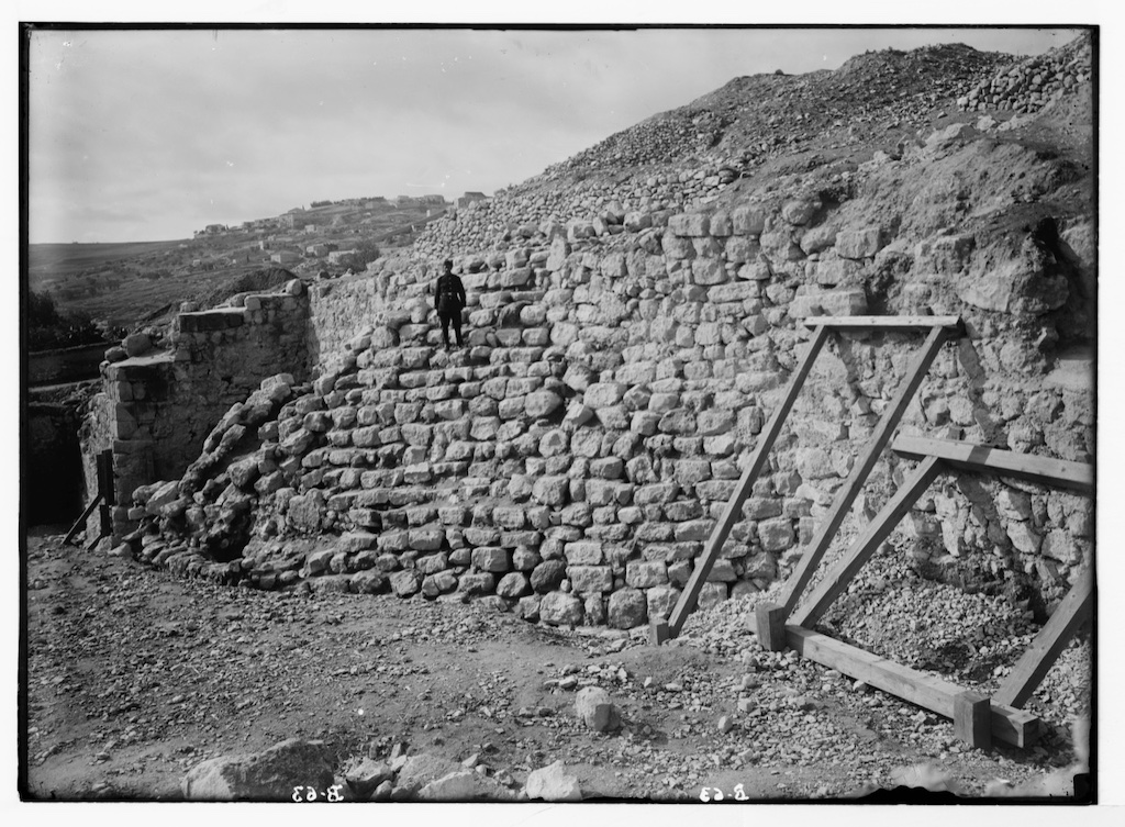 Excavations on Ophel, Wall of the Jebusites, Jerusalem. American Colony (Jerusalem), c. 1900-1920 CE. G. Eric and Edith Matson Photograph Collection. Library of Congress, Prints & Photography Division, LC-DIG-matpc-05478. Public Domain.