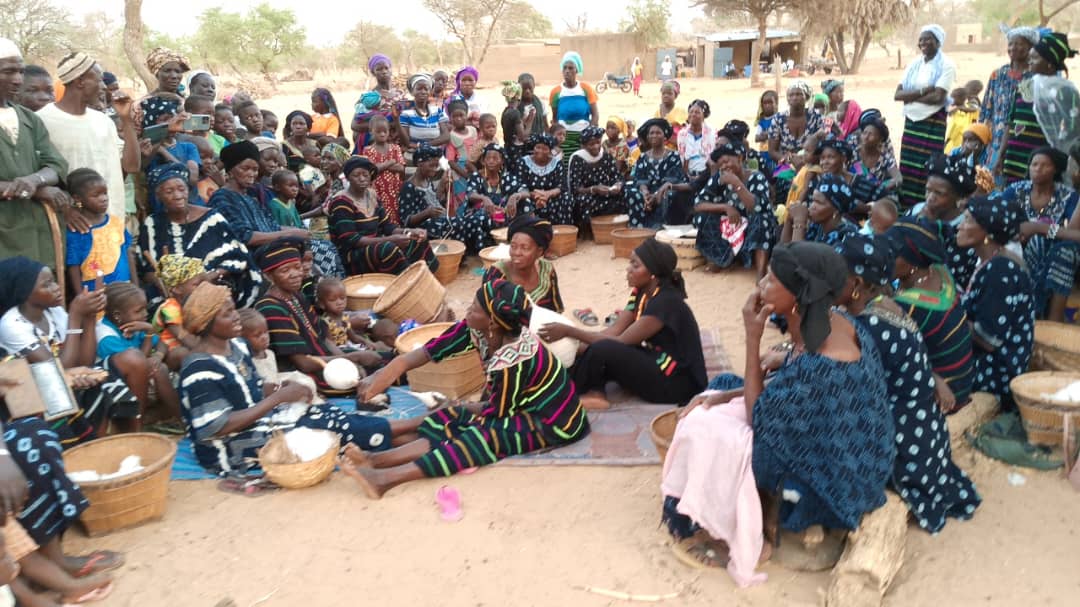 A guided demonstration of spinning for the whole community; Photo Credit: ADI/ASOR