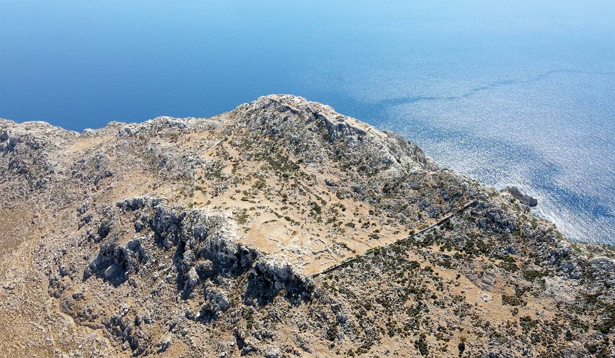 Fig. 4. Acropolis and the lower settlement (PAP Archive)