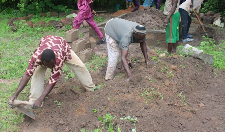 Members of the Christian community restoring a Muslim grave. Photo Credit: AESPAT/ASOR.